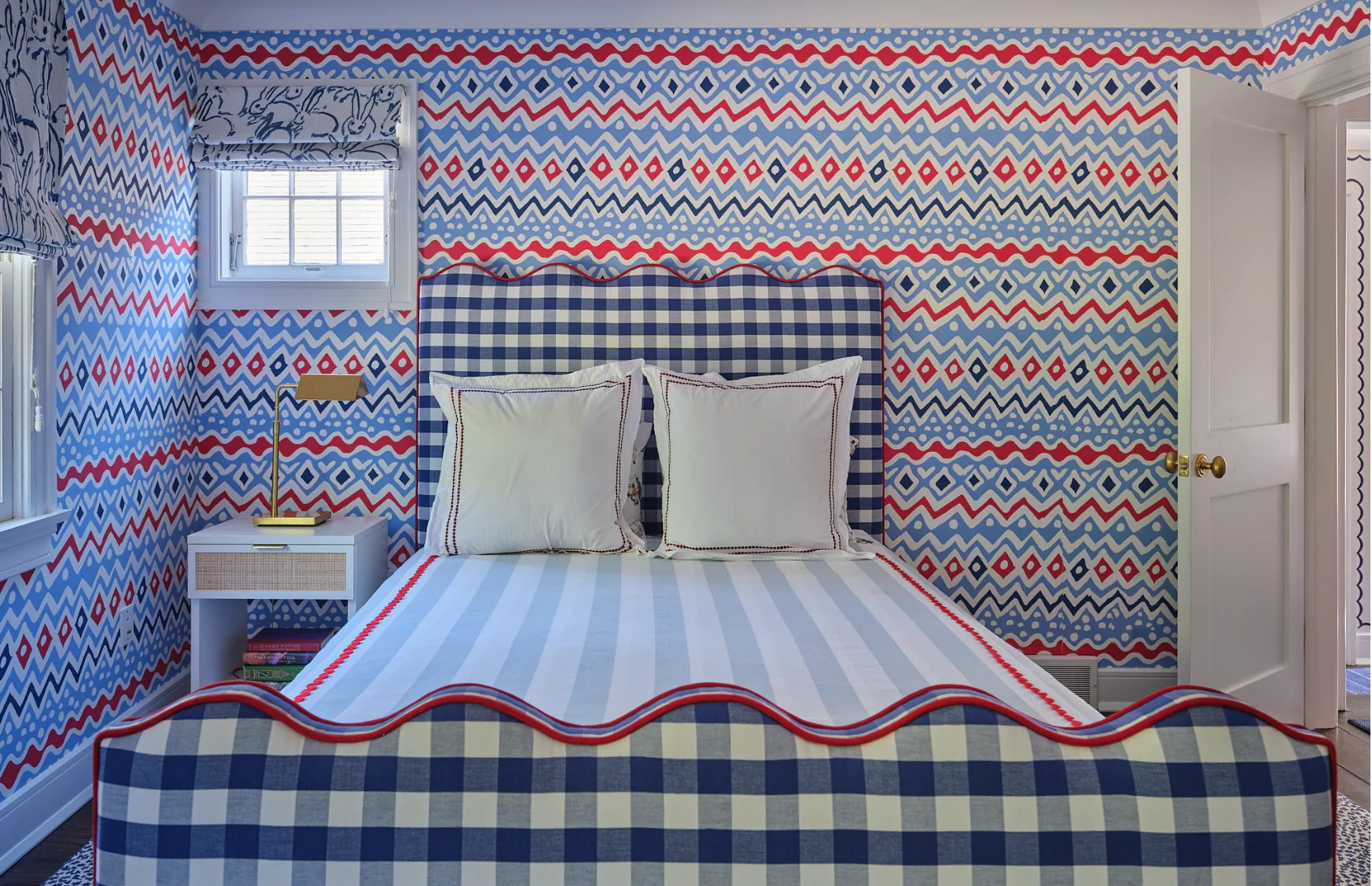 Wave Platform Bed with Footboard - Image 3